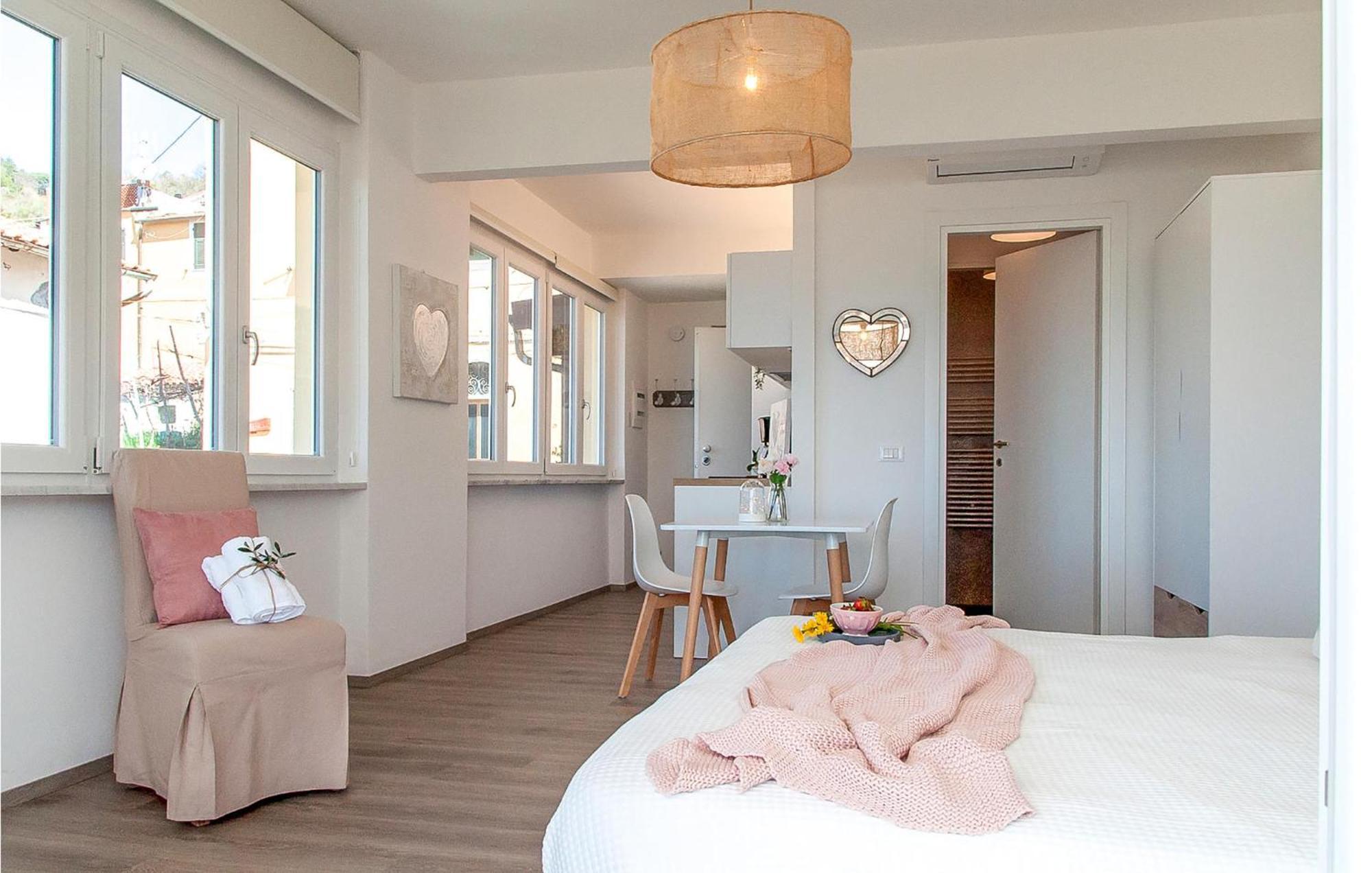 Amazing Apartment In Moneglia With House Sea View 外观 照片